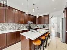 664 MCGREGOR FARM TRAIL | Newmarket Ontario | Slide Image Eight