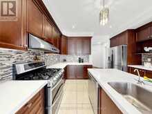 664 MCGREGOR FARM TRAIL | Newmarket Ontario | Slide Image Nine