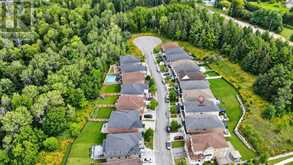 13 COTTONWOOD HOLLOW COURT | Aurora Ontario | Slide Image Ten
