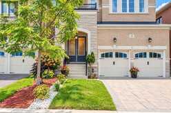 13 COTTONWOOD HOLLOW COURT | Aurora Ontario | Slide Image Two