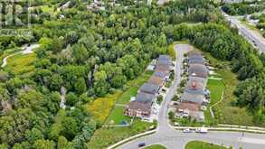 13 COTTONWOOD HOLLOW COURT | Aurora Ontario | Slide Image Eight