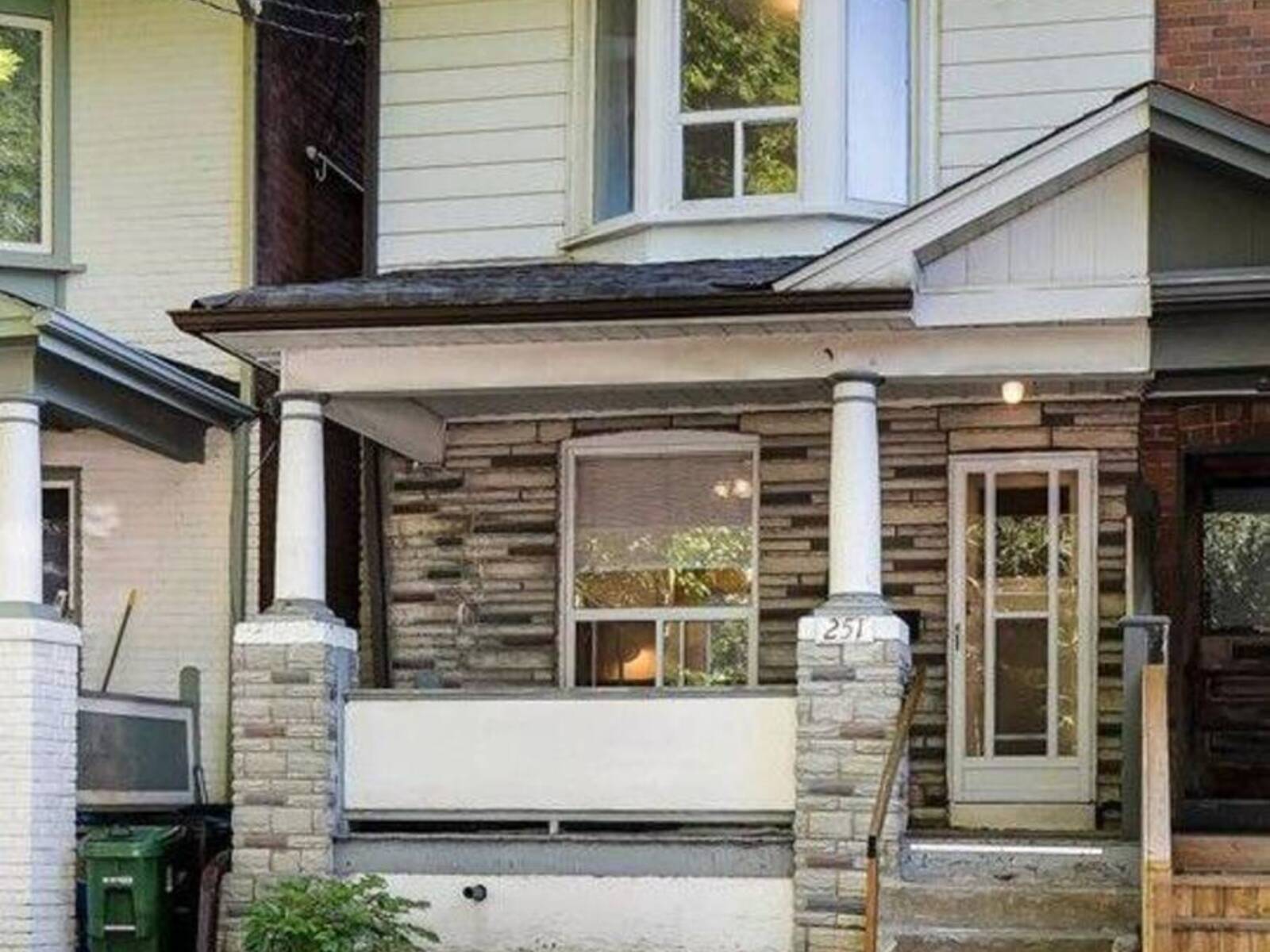251 ASHDALE AVENUE, Toronto, Ontario M4L 2Y8