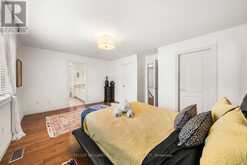 1002 OAKTREE CRESCENT | Newmarket Ontario | Slide Image Twenty-four