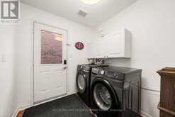 1002 OAKTREE CRESCENT | Newmarket Ontario | Slide Image Thirty-four