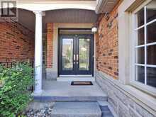 29 TUCKER COURT | Aurora Ontario | Slide Image Three