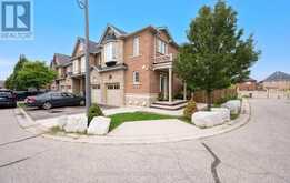 21 - 745 FARMSTEAD DRIVE | Milton Ontario | Slide Image One
