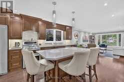28 INNIS CRESCENT | Richmond Hill Ontario | Slide Image Thirteen