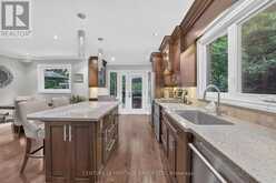 28 INNIS CRESCENT | Richmond Hill Ontario | Slide Image Sixteen