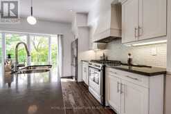 18 MATTHEW COURT | Toronto Ontario | Slide Image Nine
