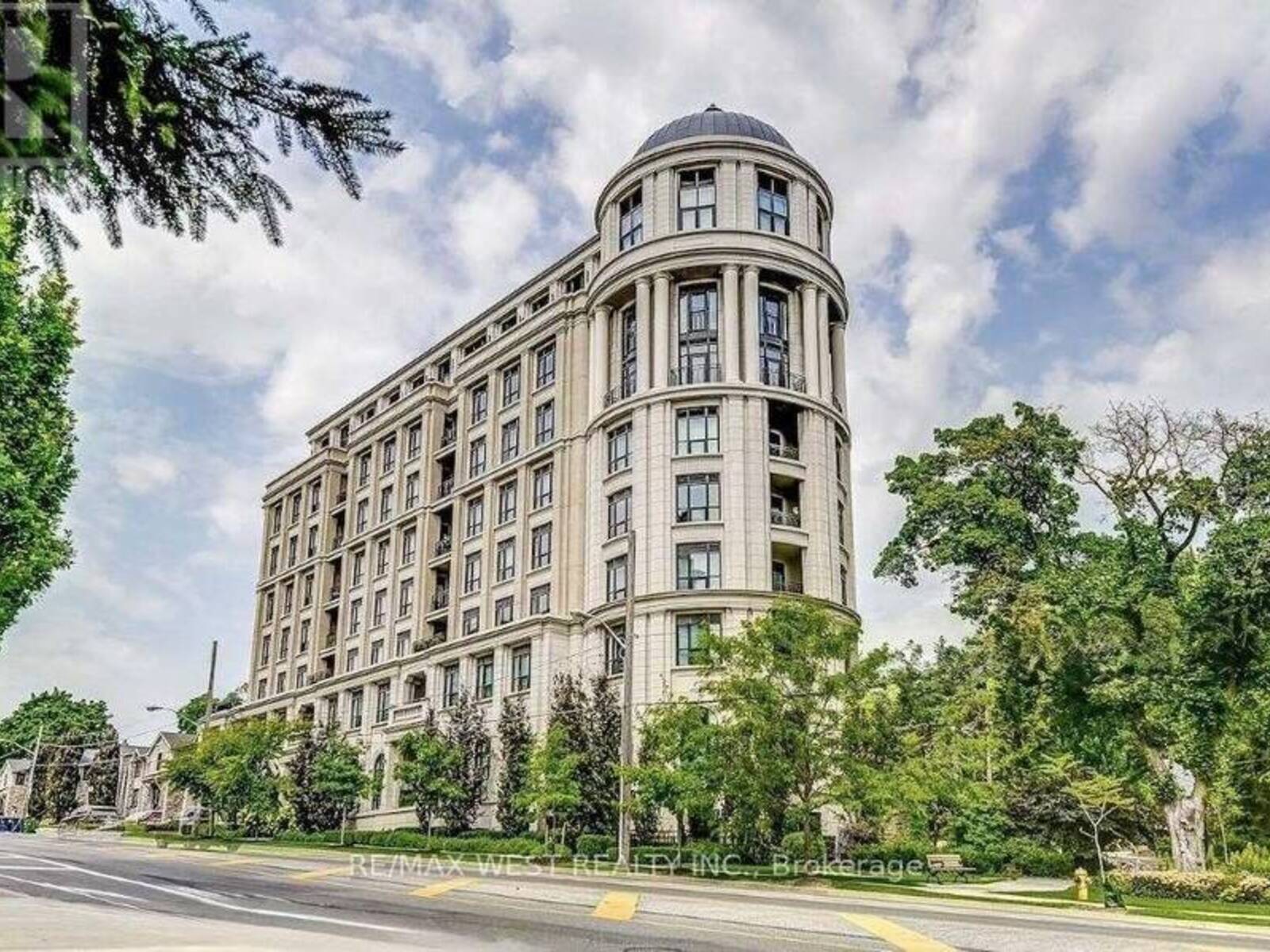 302 - 4 THE KINGSWAY, Toronto, Ontario M8X 2T1
