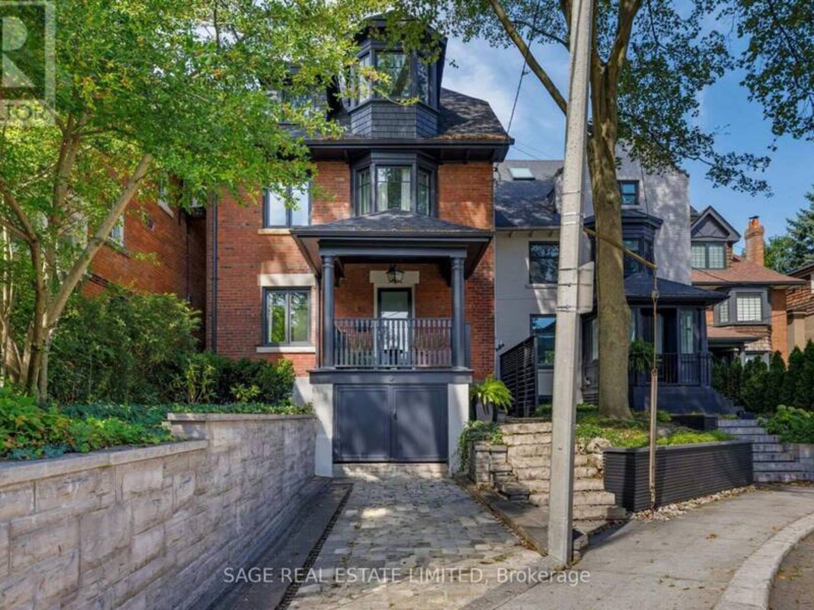 32 EDGEWOOD CRESCENT, Toronto, Ontario M4W 3A9