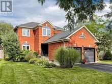 81 PINNACLE TRAIL | Aurora Ontario | Slide Image Three