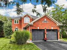 81 PINNACLE TRAIL | Aurora Ontario | Slide Image Four