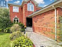 81 PINNACLE TRAIL | Aurora Ontario | Slide Image Five