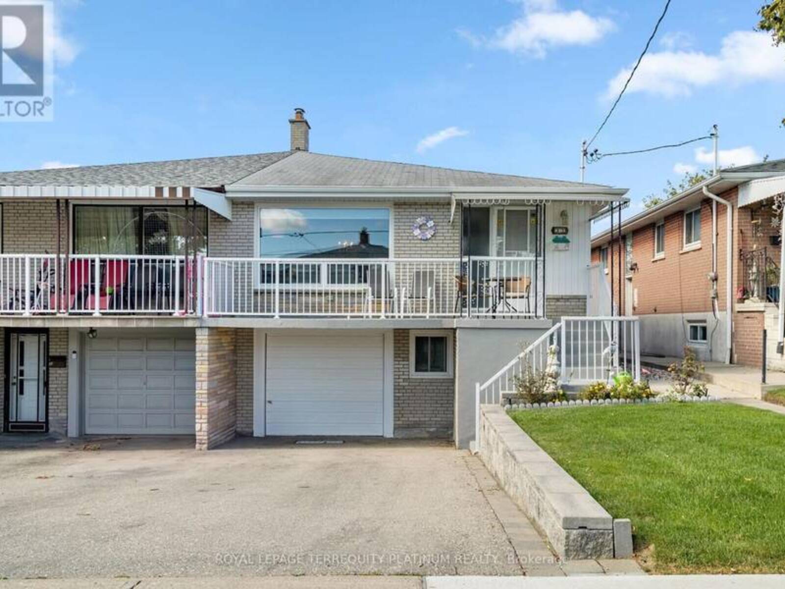 32 BUCKLAND ROAD, Toronto, Ontario M3L 1W1