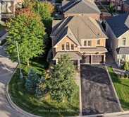 29 ROYAL LINKS CIRCLE | Brampton Ontario | Slide Image Two