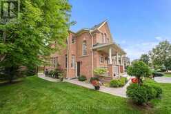 29 ROYAL LINKS CIRCLE | Brampton Ontario | Slide Image Three