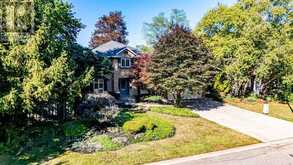 6 COTTONWOOD COURT | Ancaster Ontario | Slide Image One