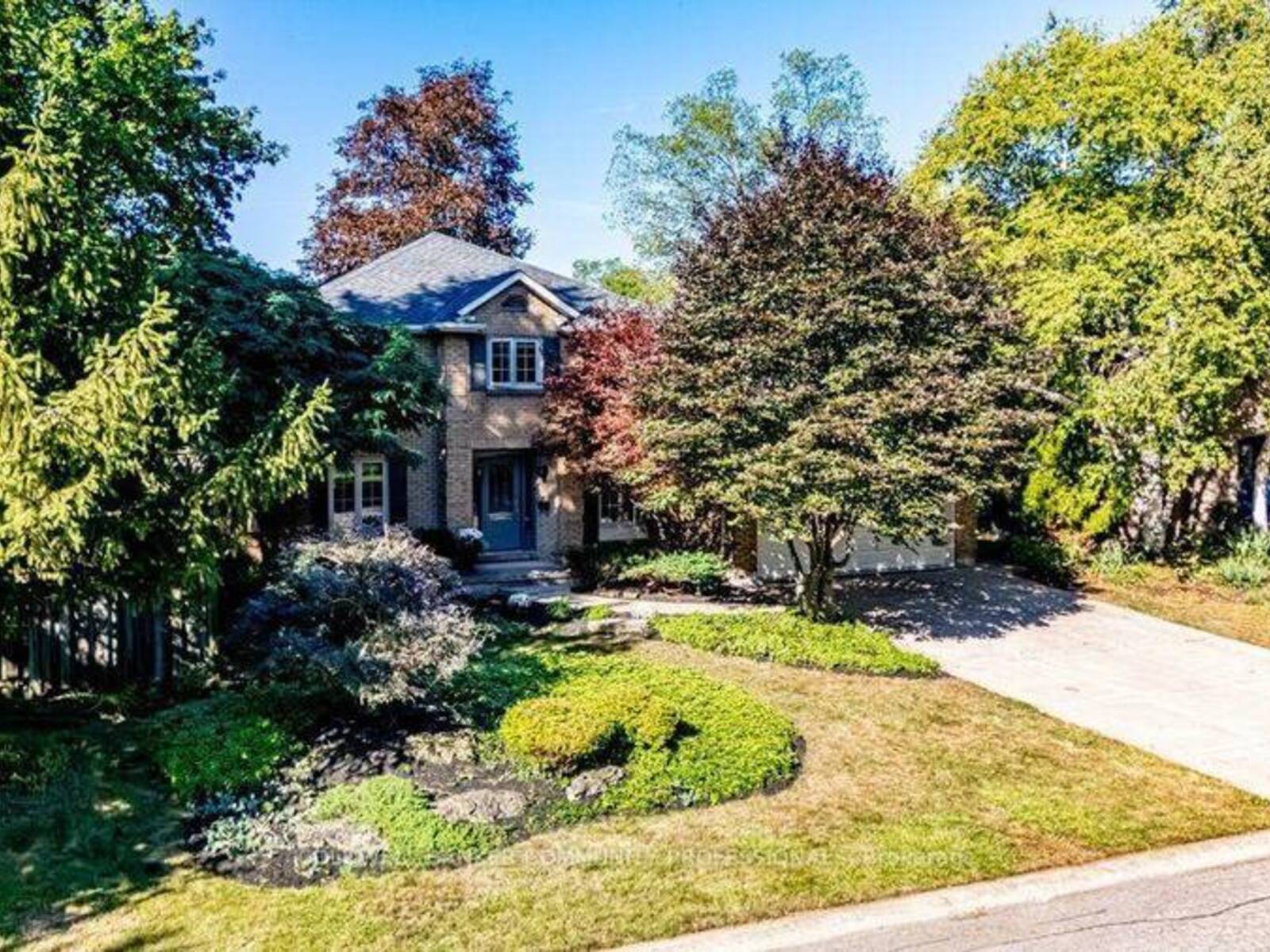 6 COTTONWOOD COURT, Ancaster, Ontario L9G 3W1