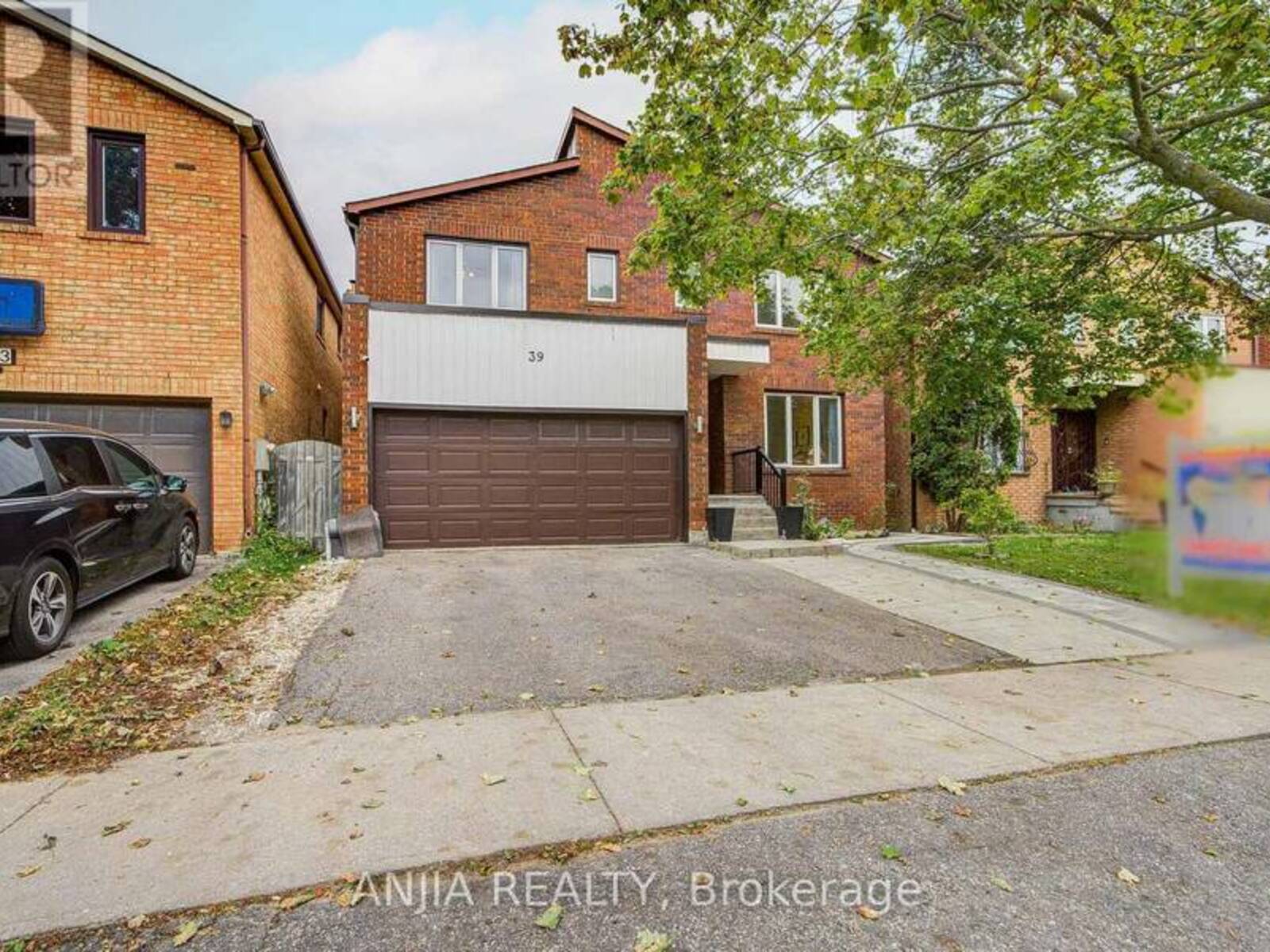 39 MILLCROFT WAY, Vaughan, Ontario L4J 6P2