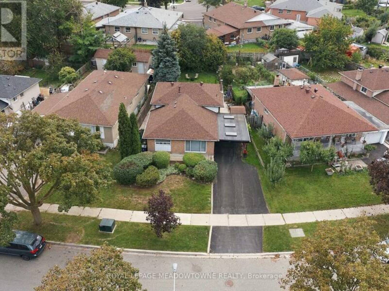 100 LEXINGTON AVENUE, Toronto, Ontario M9V 2G8