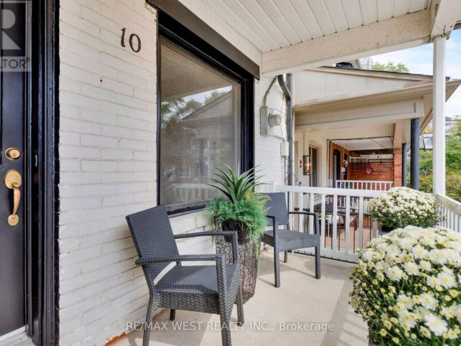 10 MARSHALL STREET, Toronto, Ontario M6K 1S4