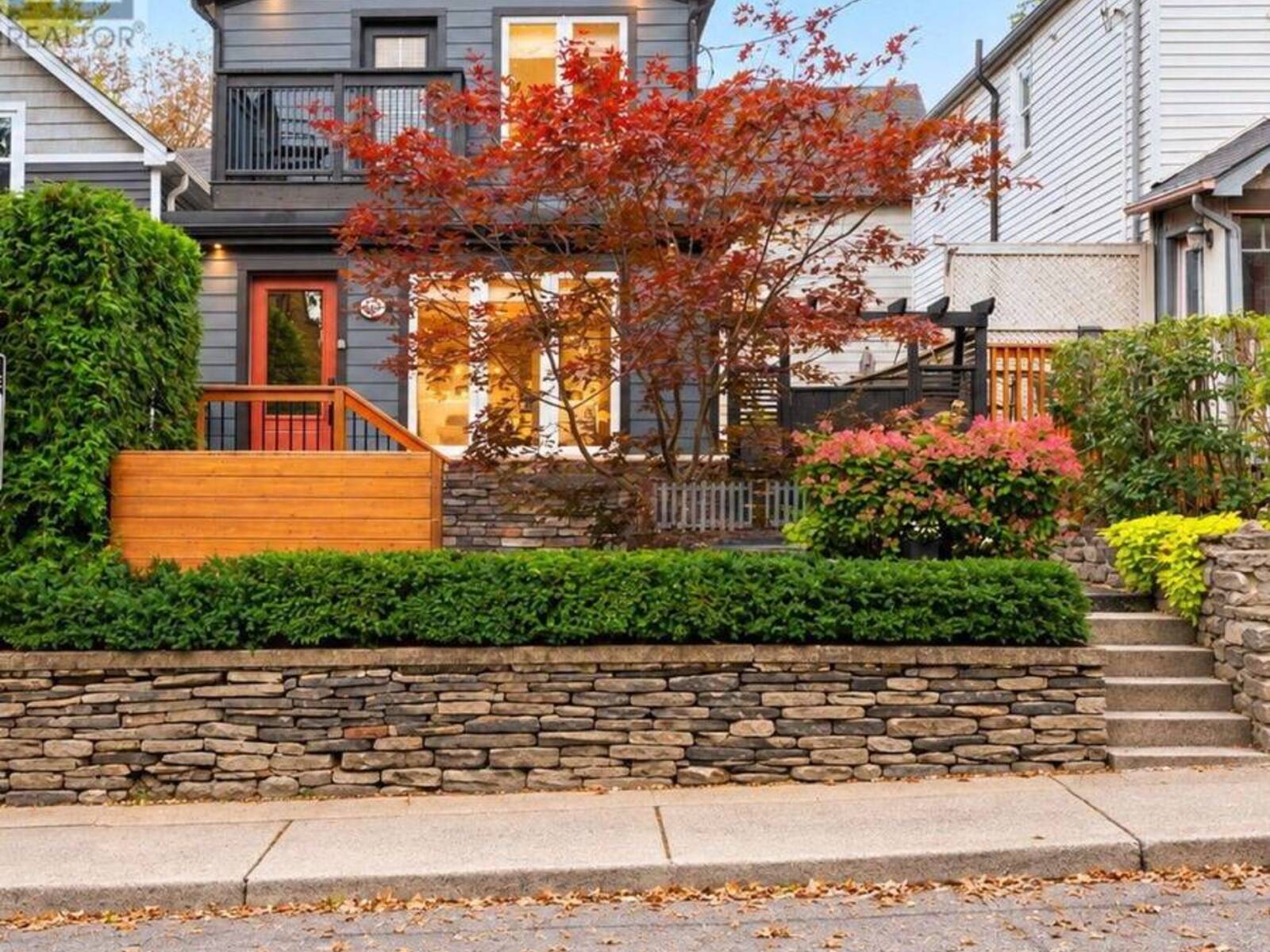 48 GOLFVIEW AVENUE, Toronto, Ontario M4E 2K1