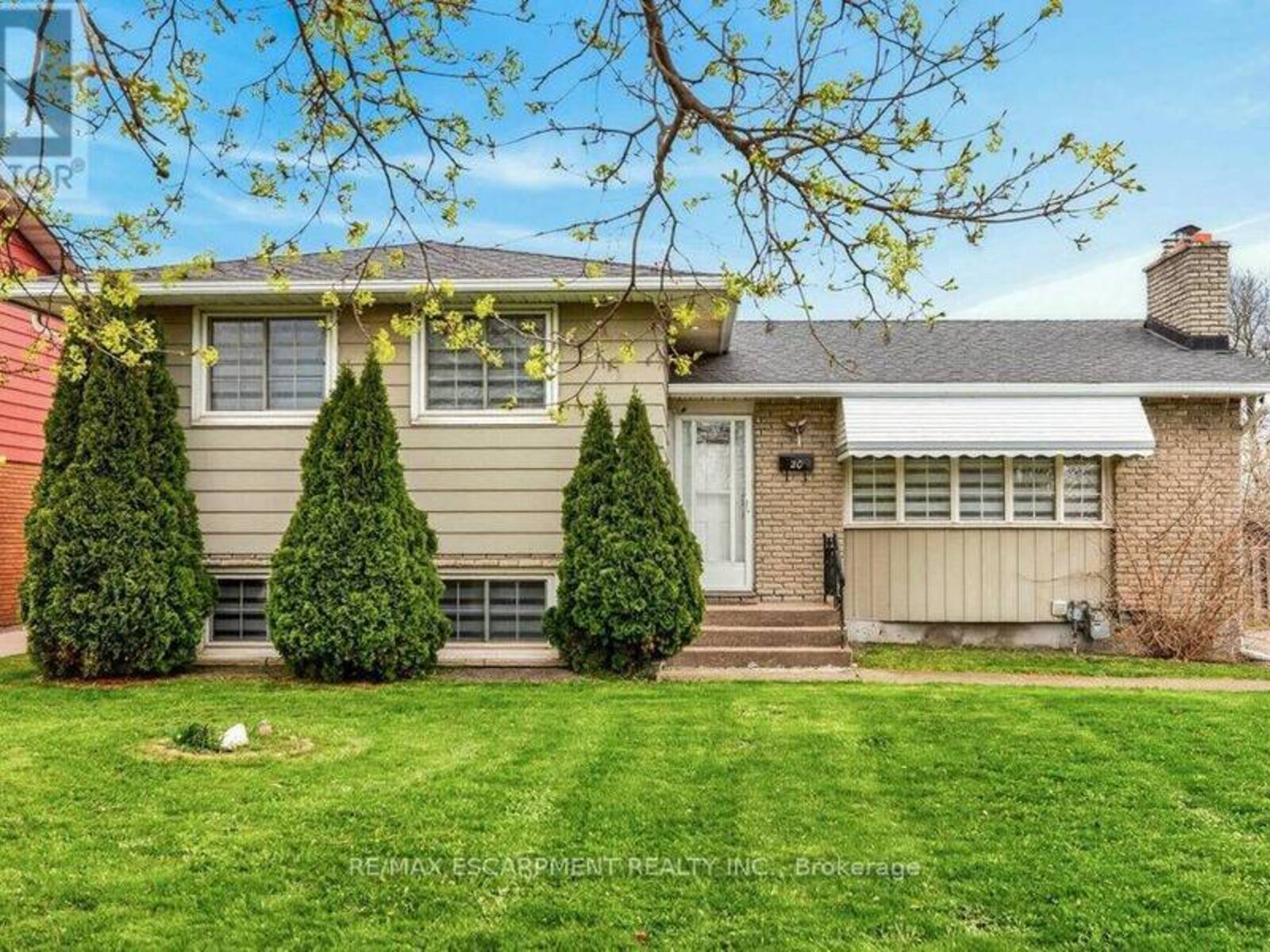 20 ST. CHARLES DRIVE, Thorold, Ontario L2V 2W4