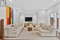 96 AVA ROAD | Toronto Ontario | Slide Image Seventeen