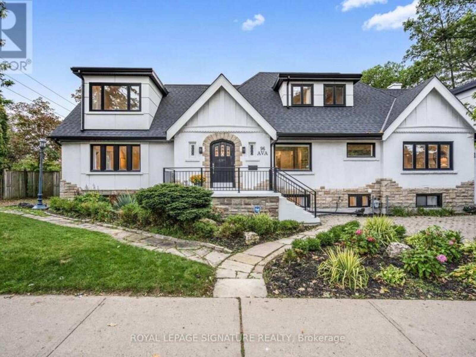 96 AVA ROAD, Toronto, Ontario M6C 1W1