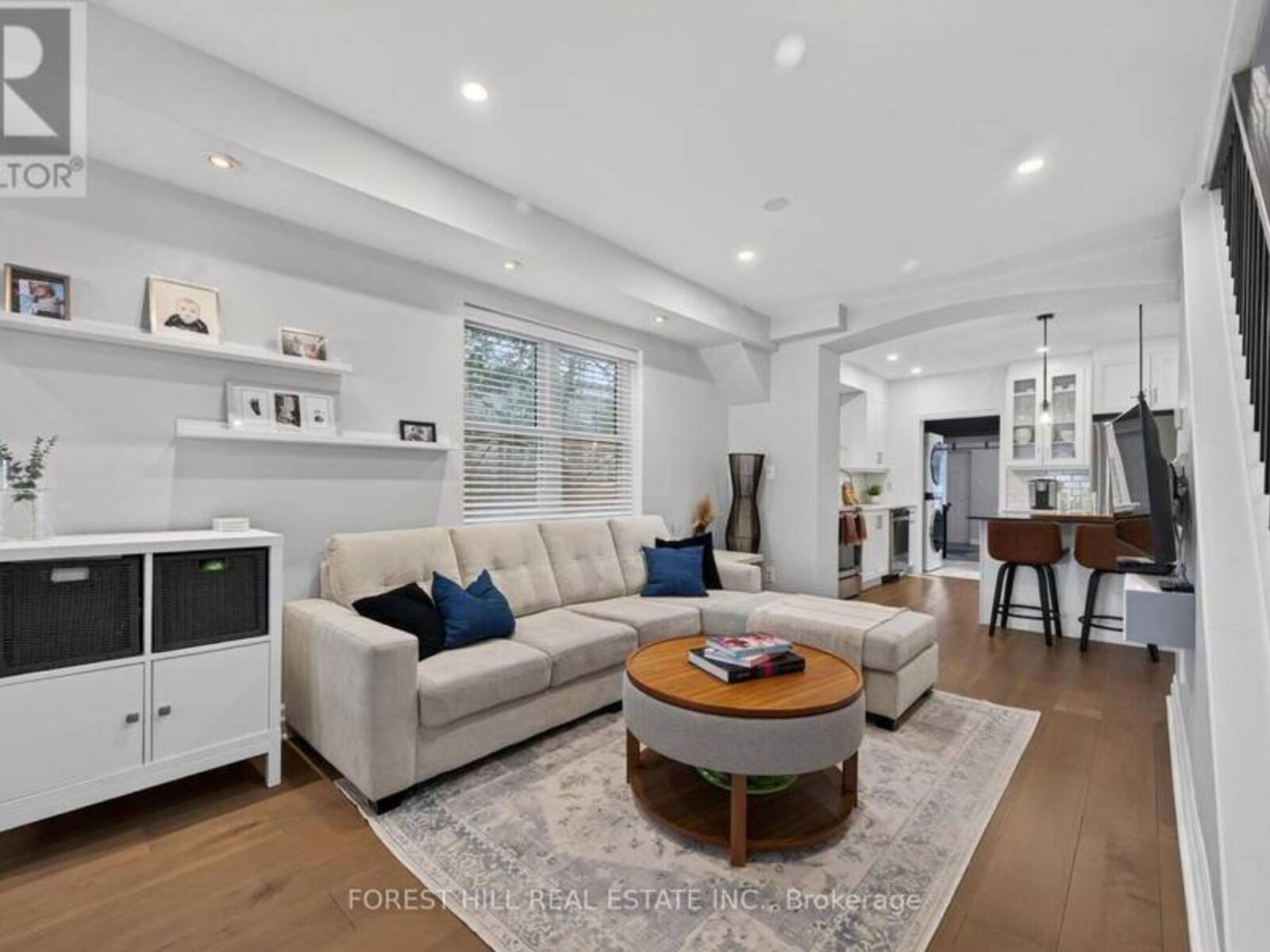 1040 WOODBINE AVENUE, Toronto, Ontario M4C 4C4