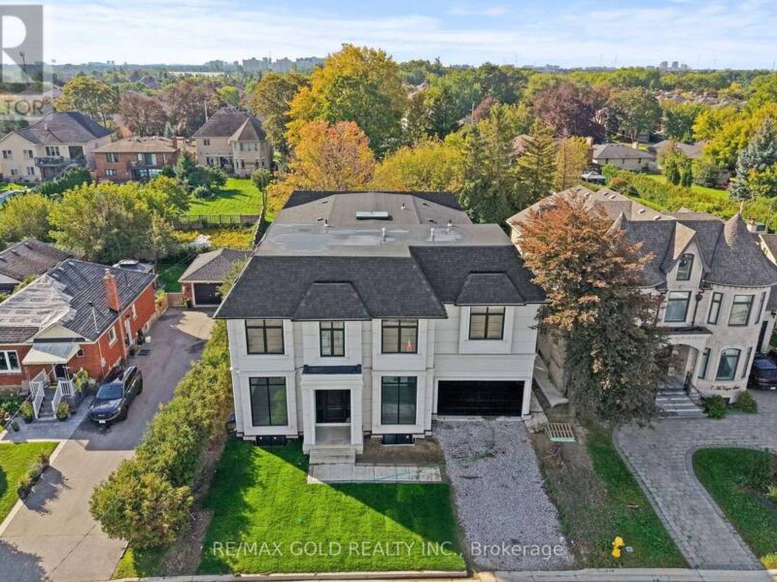 15 MCKENZIE STREET, Vaughan, Ontario L4L 2E4