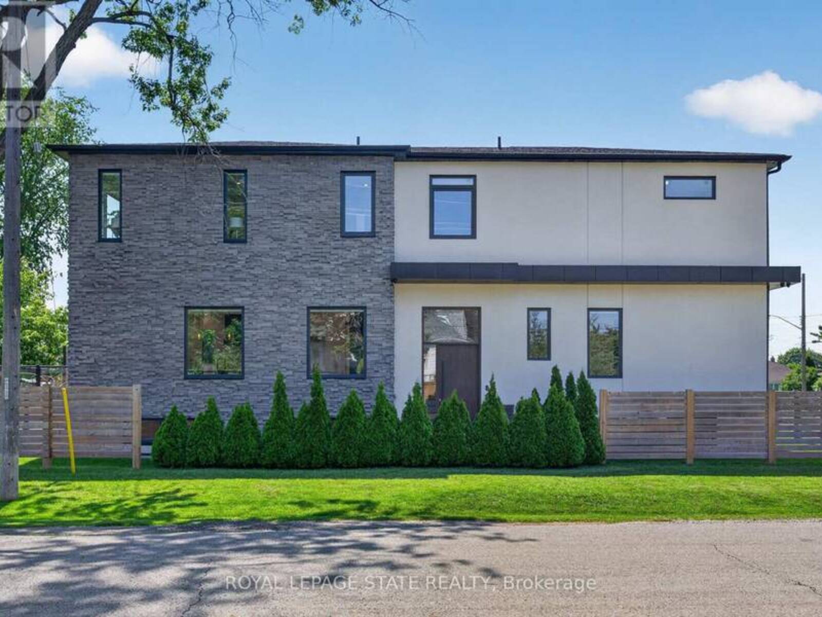 1047 MEREDITH AVENUE, Mississauga, Ontario L5E 2C6