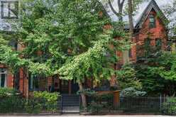 140 SPRUCE STREET | Toronto Ontario | Slide Image Two