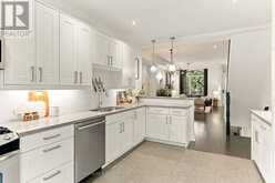 140 SPRUCE STREET | Toronto Ontario | Slide Image Thirteen