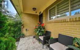 1020 WARDMAN CRESCENT | Whitby Ontario | Slide Image Five