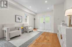 37 MYNDEN WAY | Newmarket Ontario | Slide Image Four