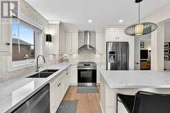 36 AIKENS CRESCENT | Barrie Ontario | Slide Image Sixteen