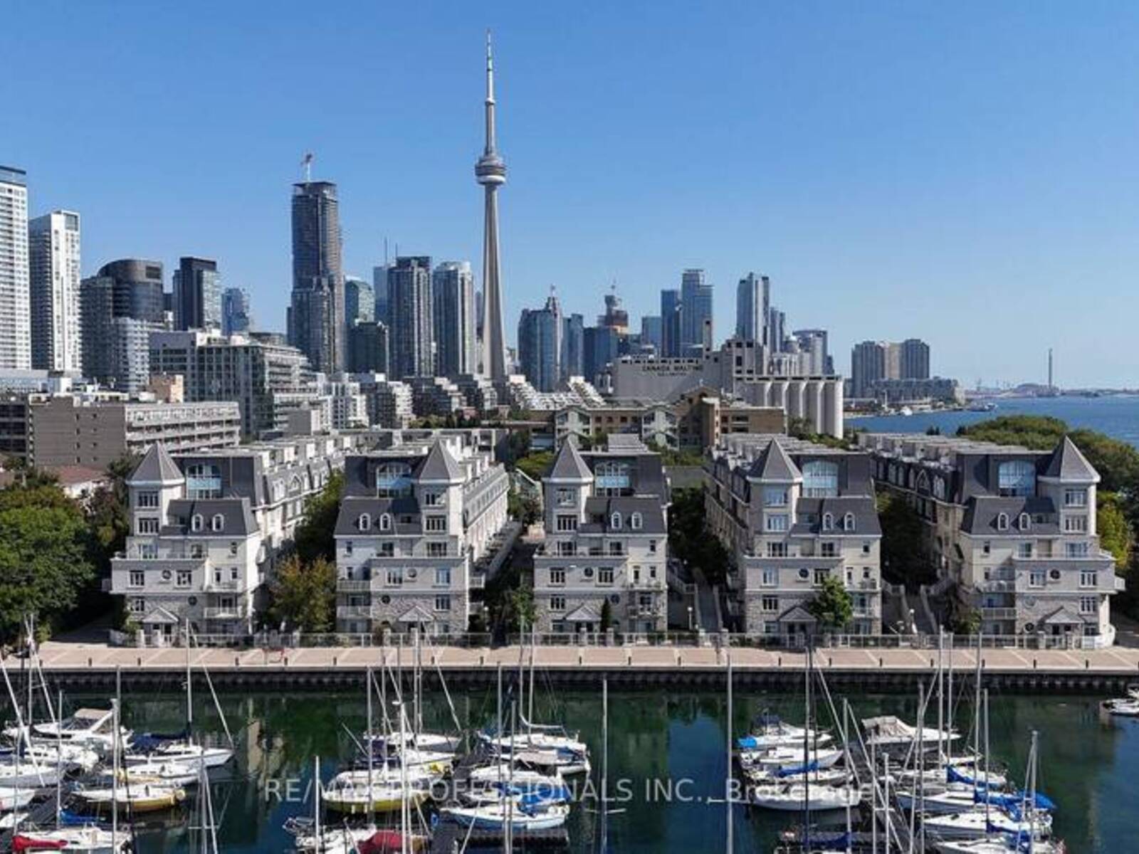 327 - 32 STADIUM ROAD, Toronto, Ontario M5V 3P4