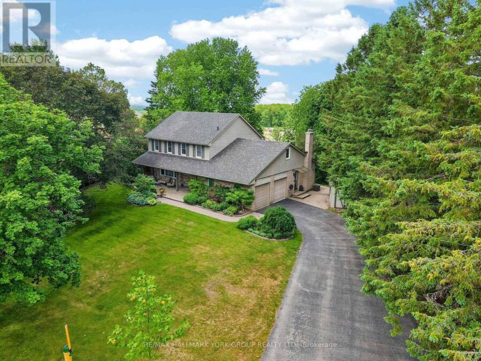 8 GRANT COURT, East Gwillimbury, Ontario L0G 1R0