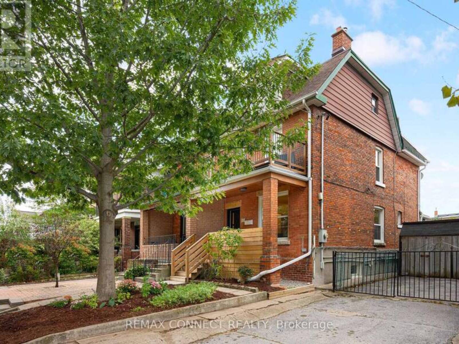 17 MUIR AVENUE, Toronto, Ontario M6H 1E7