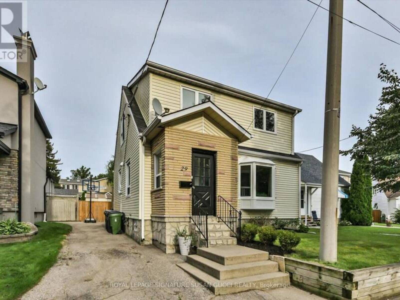29 TOPHAM ROAD, Toronto, Ontario M4B 3K3