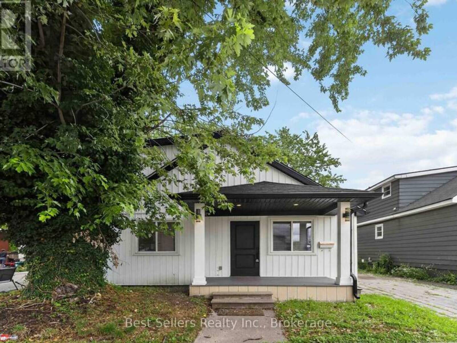 85 PELHAM ROAD, St. Catharines, Ontario L2S 1S3