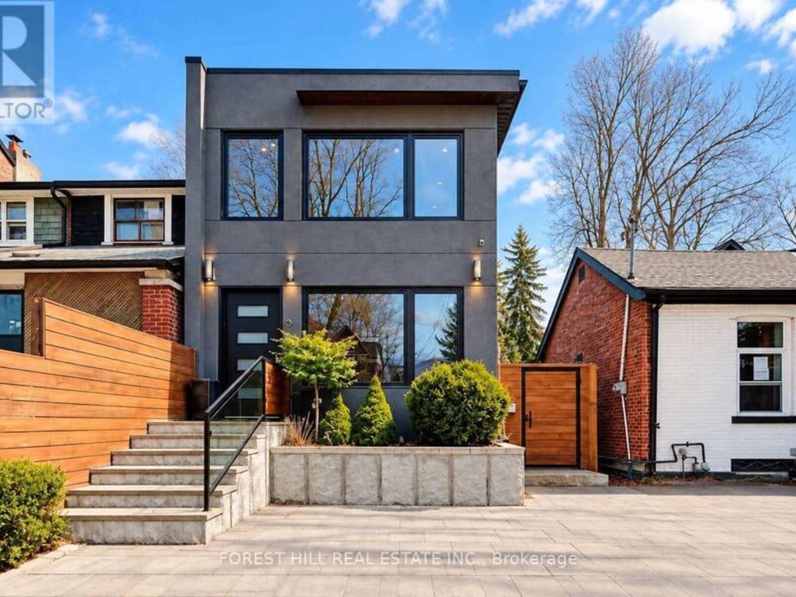 245 ASHDALE AVENUE, Toronto, Ontario M4L 2Y8