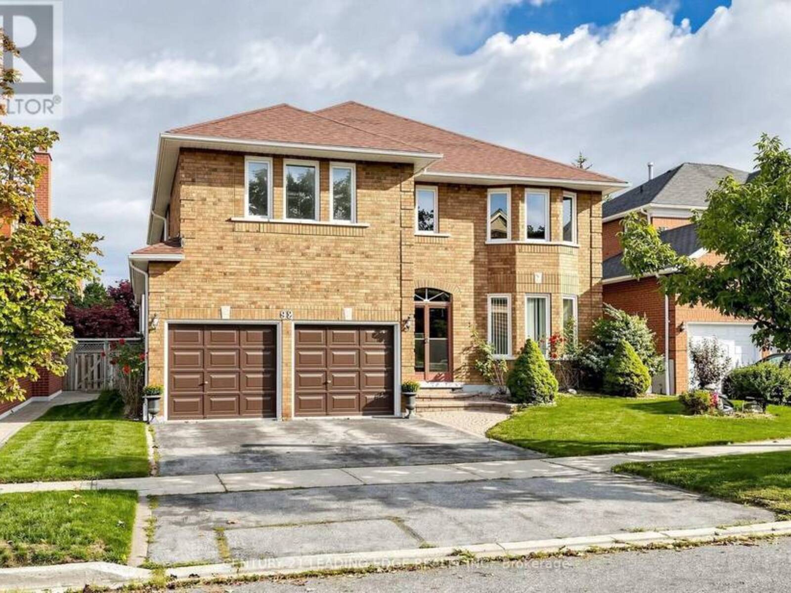 92 ERICKSON DRIVE, Whitby, Ontario L1N 8V3