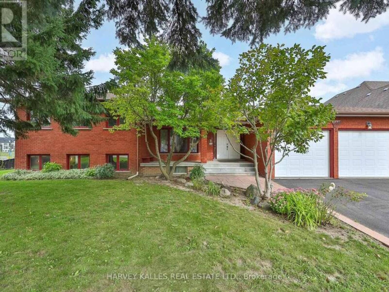 113 BOND CRESCENT, Richmond Hill, Ontario L4E 3K9