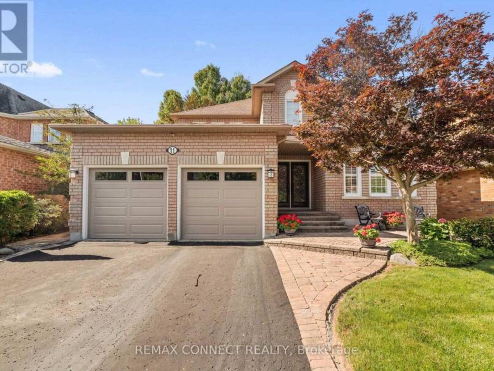 11 MCNEILAGE COURT, Ajax, Ontario L1T 3Z5
