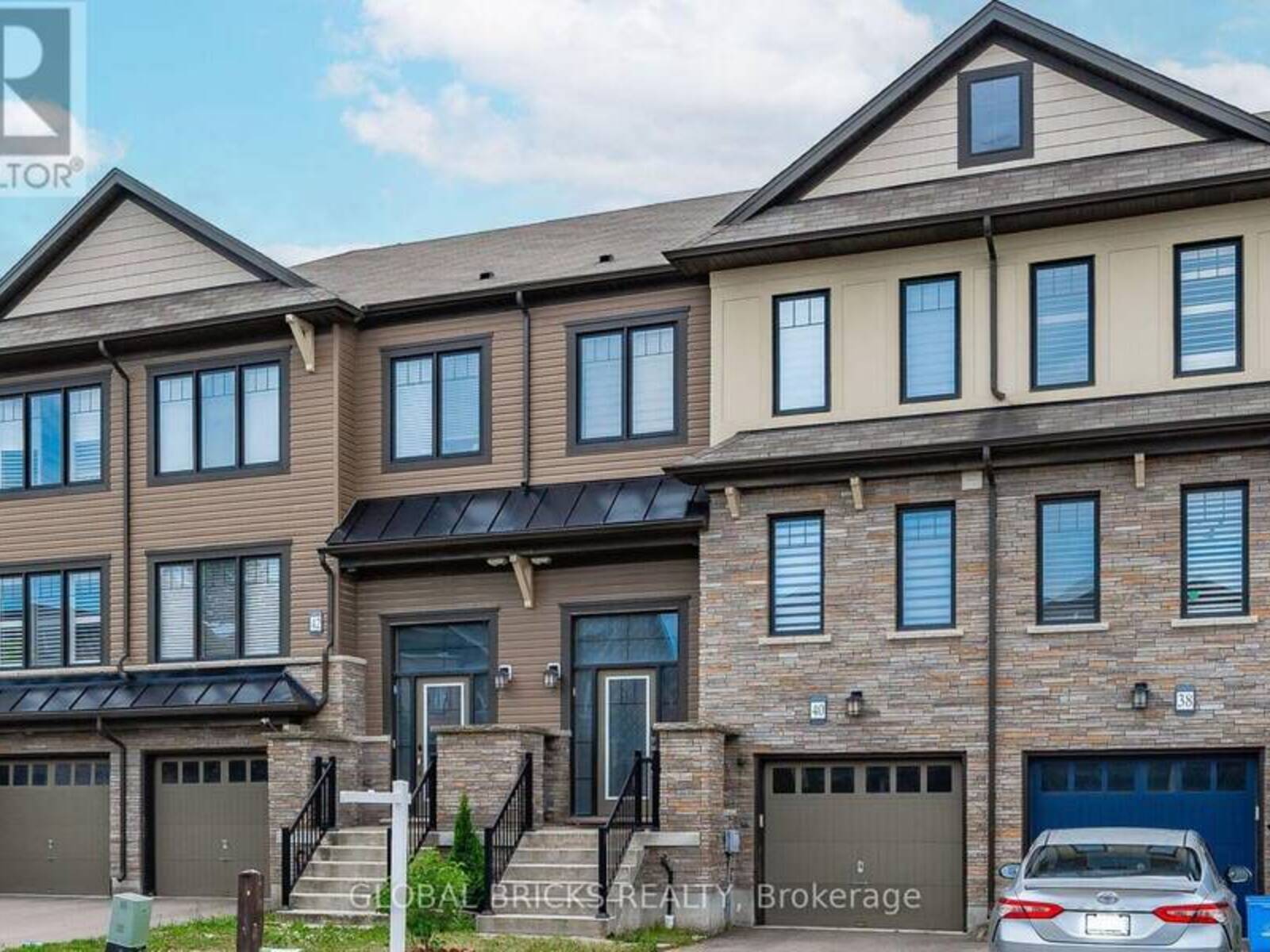 40 CRAFTER CRESCENT, Hamilton, Ontario L8J 0H6