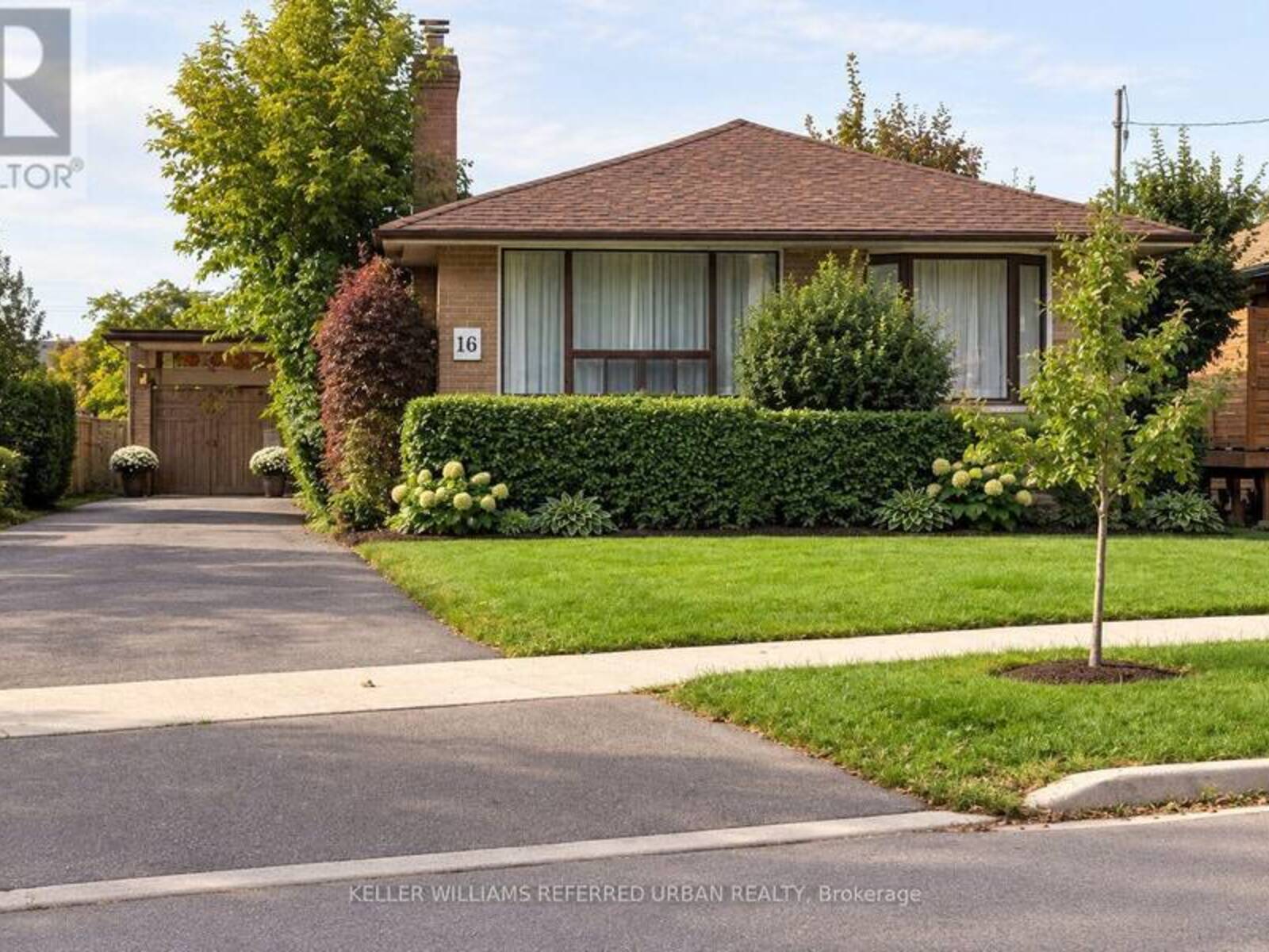 16 CARSBROOKE ROAD, Toronto, Ontario M9C 3C1