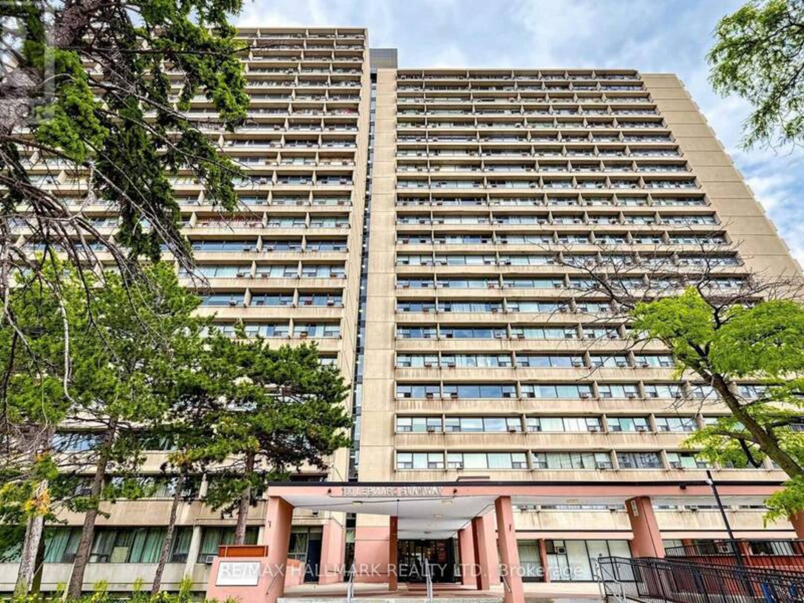 1512 - 100 LEEWARD GLENWAY, Toronto, Ontario M3C 2Z1